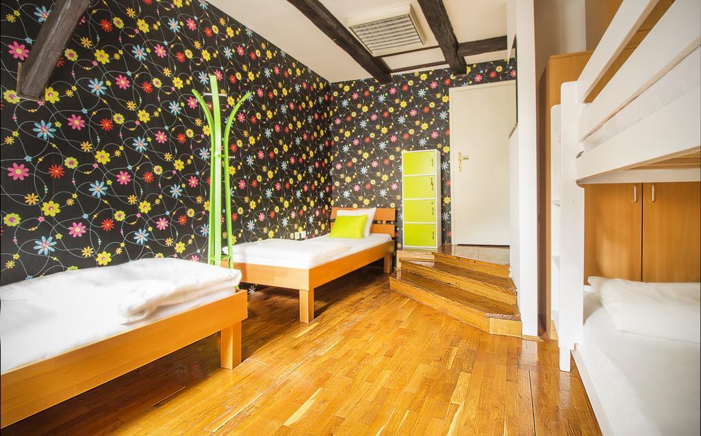 Hostel Centar ซาเกร็บ ภายนอก รูปภาพ